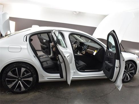 Used 2023 Volvo S60 B5 Ultimate w/ Climate Package image 40