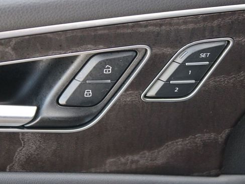 Used 2024 Audi Q8 Premium Plus image 12