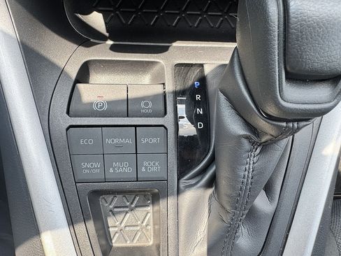 Certified 2025 Toyota RAV4 XLE AWD/4WD image 18
