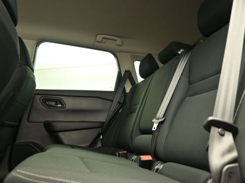 Used 2025 Nissan Rogue S FWD image 11
