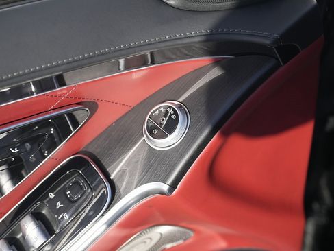 Used 2022 Mercedes-Benz S 580 4MATIC Sedan w/ AMG Line Package image 27