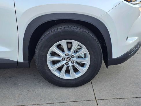 Certified 2026 Toyota Grand Highlander FWD image 9