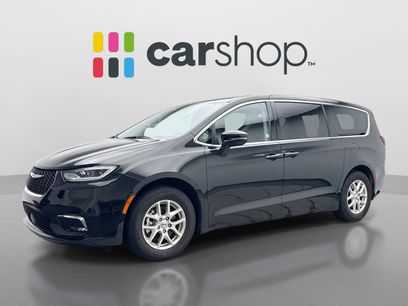 Used 2023 Chrysler Pacifica Touring-L