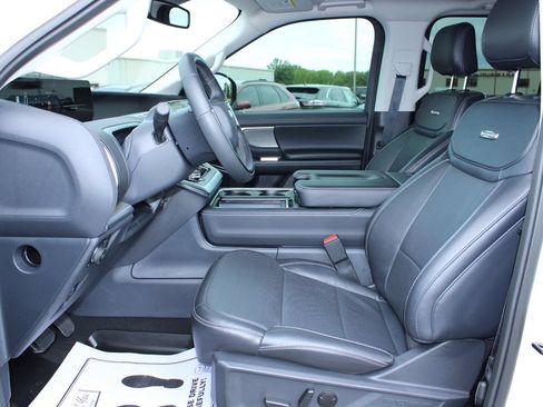 Used 2025 Ford Expedition Platinum w/ Driver's Package AWD/4WD image 41