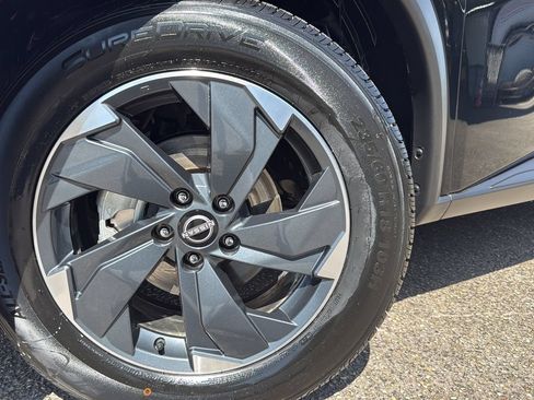 Used 2025 Nissan Rogue SV FWD image 30