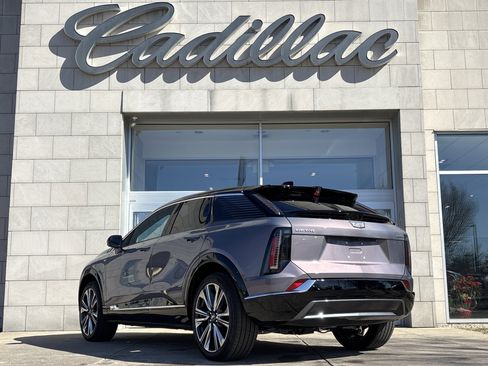 New 2026 Cadillac Optiq Luxury 2 image 8