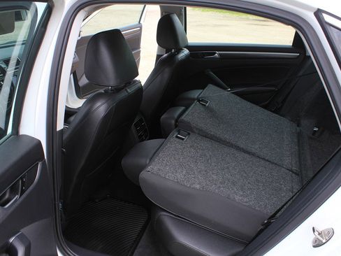 Used 2016 Volkswagen Passat 1.8T image 34