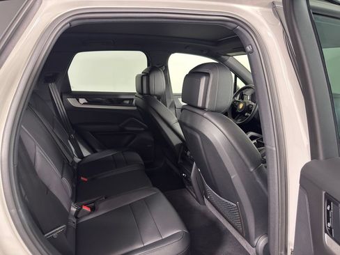 Certified 2024 Porsche Cayenne AWD/4WD image 16