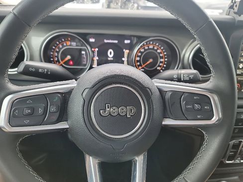 Used 2023 Jeep Gladiator Overland w/ Trailer Tow Package AWD/4WD image 24