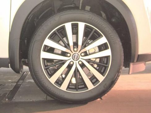 Certified 2025 Nissan Pathfinder Platinum w/ Cargo Package FWD image 8