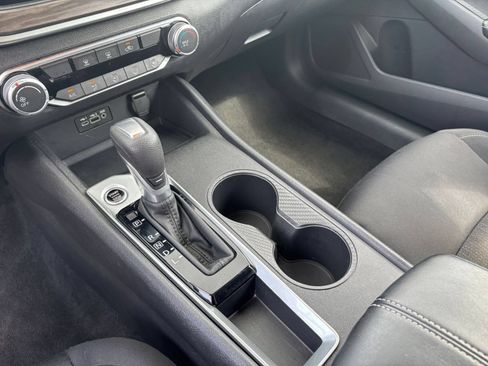 Used 2025 Nissan Altima 2.5 SV FWD image 41