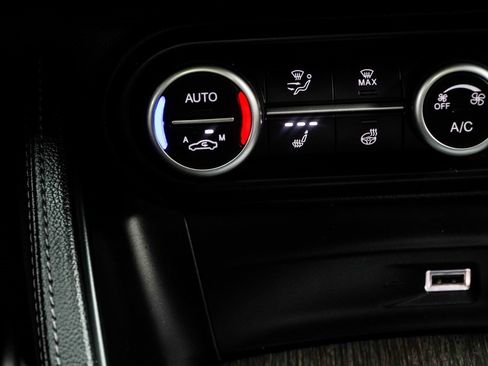 Used 2023 Alfa Romeo Stelvio Ti image 25