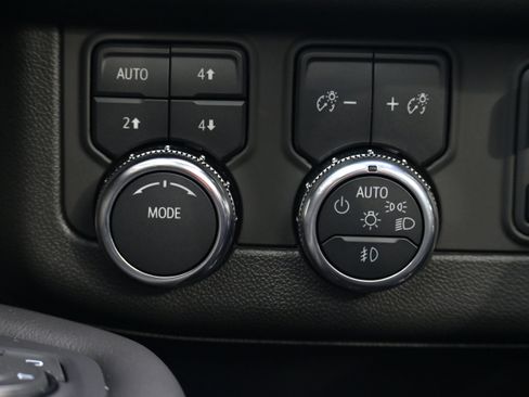 Used 2025 GMC Yukon Elevation w/ Elevation Premium Package image 28