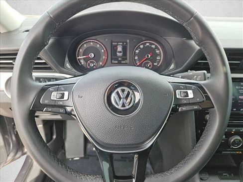 Used 2022 Volkswagen Passat 2.0T SE FWD image 18