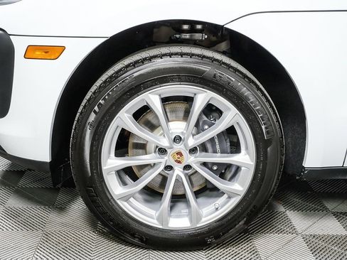 New 2026 Porsche Macan image 40