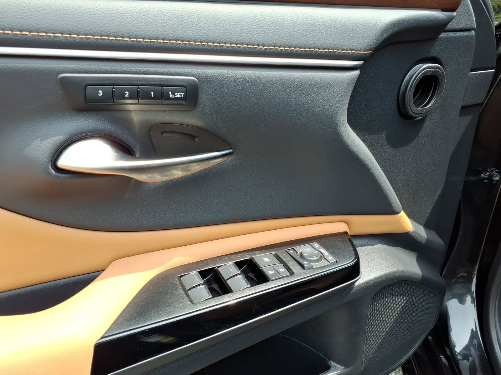 Certified 2024 Lexus ES 350 w/ Premium Package FWD image 7