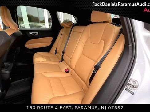 Used 2020 Volvo XC60 T5 Momentum w/ Protection Package Premier AWD/4WD image 21