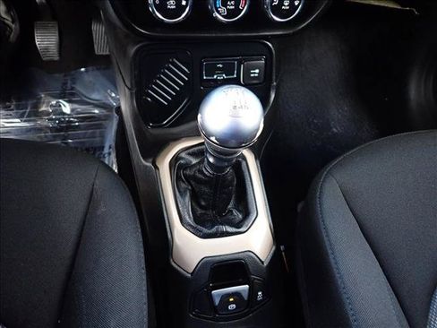 Used 2015 Jeep Renegade Sport FWD image 19