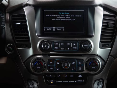 Used 2018 Chevrolet Suburban LT w/ LT Signature Package AWD/4WD image 30