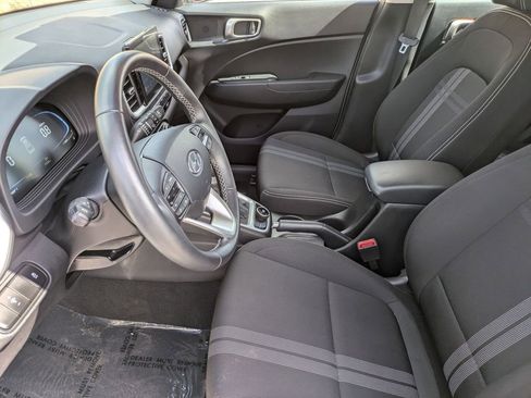 Used 2025 Hyundai Venue SEL FWD image 22