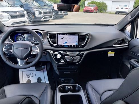 New 2026 Chrysler Voyager LX image 35