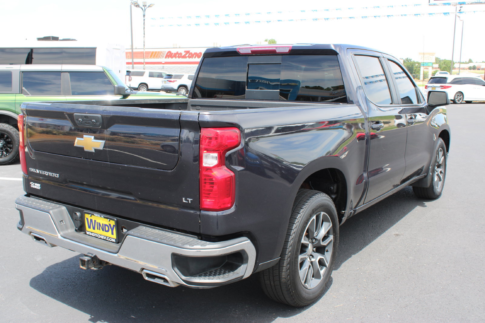 Used 2022 Chevrolet Silverado 1500 LT w/ Z71 Off-Road Package AWD/4WD image 9