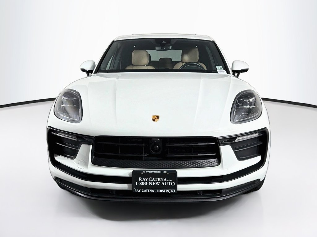 Certified 2023 Porsche Macan AWD/4WD image 6