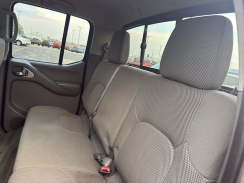 Used 2015 Nissan Frontier SV w/ SV Value Truck Package AWD/4WD image 33
