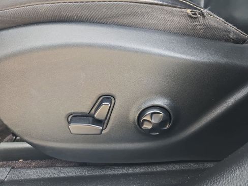 Used 2018 Jeep Cherokee Limited image 17