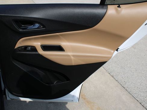 Used 2022 Chevrolet Equinox Premier image 24