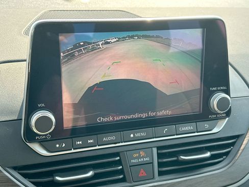 Used 2024 Nissan Altima 2.5 SV image 17