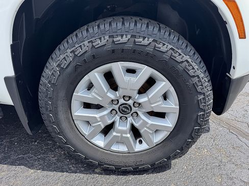 Used 2022 Nissan Frontier SV AWD/4WD image 5