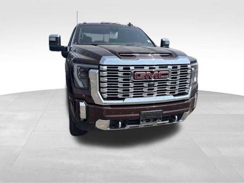 Used 2024 GMC Sierra 2500 Denali w/ Technology Package AWD/4WD image 4