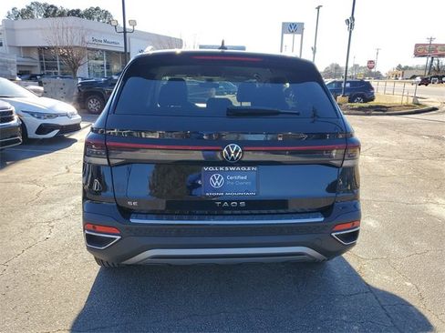 Certified 2025 Volkswagen Taos SE image 5