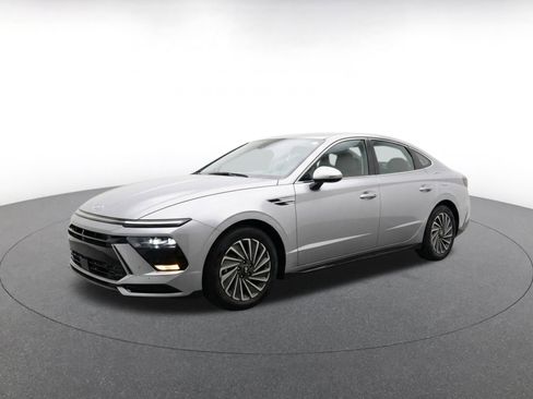Used 2025 Hyundai Sonata SEL FWD image 3