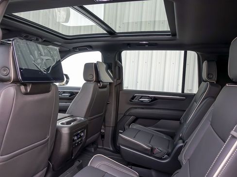 New 2026 Chevrolet Suburban Premier image 18