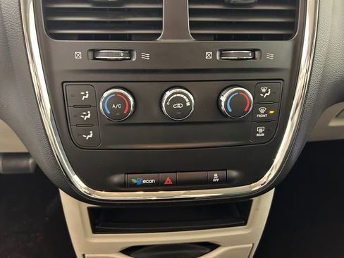 Used 2015 Dodge Grand Caravan American Value Package image 22