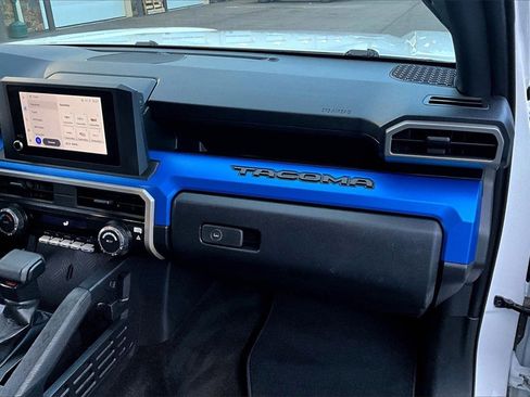 Used 2024 Toyota Tacoma TRD Off-Road image 17