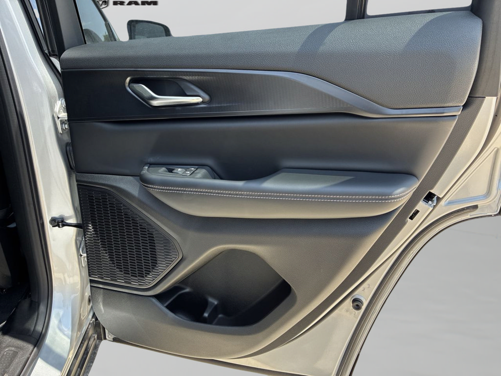 New 2025 Jeep Grand Cherokee Altitude RWD image 33
