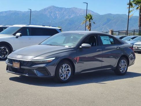 New 2026 Hyundai Elantra Hybrid FWD image 2
