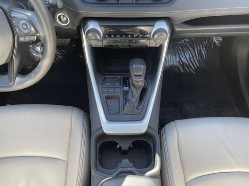 Used 2019 Toyota RAV4 XLE FWD image 28