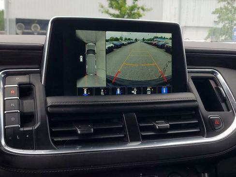 Used 2022 Chevrolet Suburban Z71 w/ Off-Road Capability Package AWD/4WD image 30