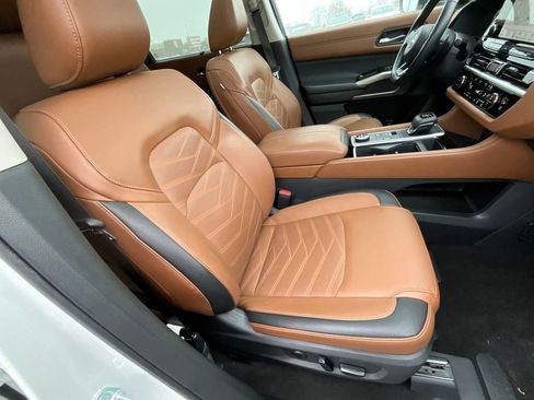 Used 2023 Nissan Pathfinder Platinum w/ Cargo Package image 15