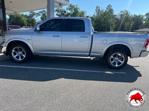 Used 2017 RAM 1500 Laramie w/ Convenience Group AWD/4WD image 8