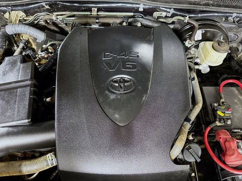 Used 2017 Toyota Tacoma SR5 w/ Tow Package image 27