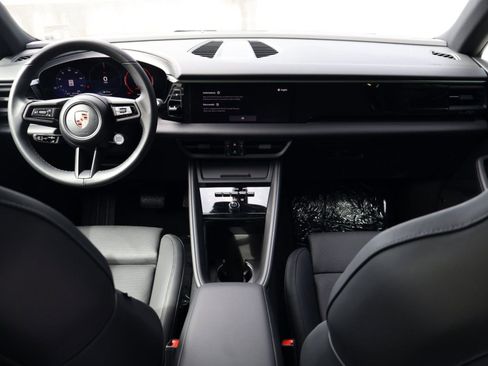 Certified 2025 Porsche Macan Electric RWD image 21