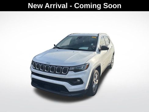 Used 2022 Jeep Compass Latitude image 2