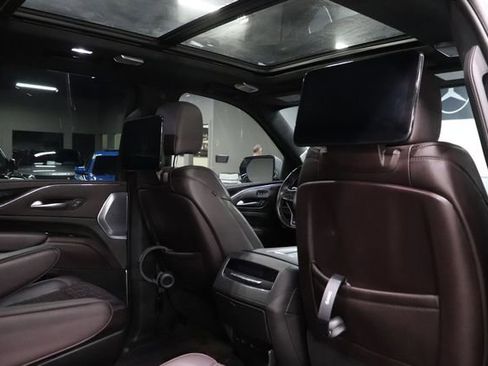Used 2023 Cadillac Escalade ESV Premium Luxury Platinum AWD/4WD image 23