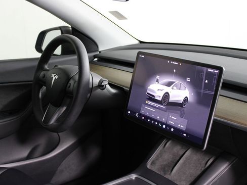 Used 2022 Tesla Model Y Performance image 15