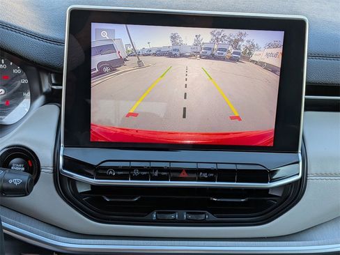 Used 2025 Jeep Compass Limited image 21